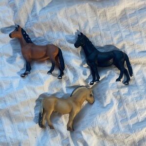 Schleich set a three horses retired
